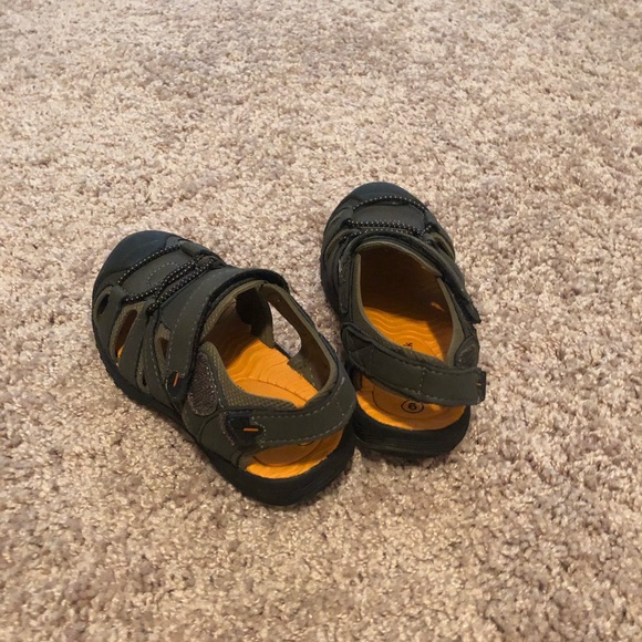 Toddler Sandals - Picture 2 of 4